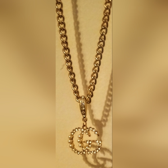 Gold Plated Dainty Link Chain Beautiful Dangling Pendant - Picture 2 of 2